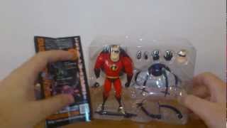 Revoltech review  Pixars Mr Incredible Vs the Omnidroid [upl. by Lanoil546]