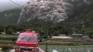 Dome collapse and pyroclastic flow at Unzen Volcano [upl. by Nywra]