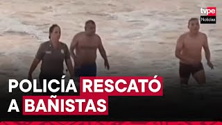 Chimbote jefa policial ingresó al mar con su uniforme para rescatar a bañistas [upl. by Ggerk772]