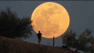 La Super Lune a illuminé la Terre [upl. by Tinaret]