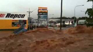 Subaru Forester washed away during the Toowoomba Floods [upl. by Peterus]