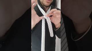 Cómo hacer nudo de corbata en 4 pasos en menos de 1 minuto [upl. by Buehrer334]