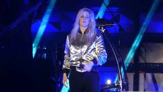 Ellie Goulding  OutsideGranatos live 2017 [upl. by Arikehs]