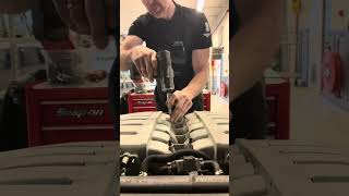 Removing the plenum of a W12 engine Bentley Continental GT  Flying Spur [upl. by Tabatha]