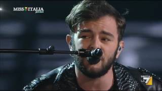 Lorenzo Fragola ospite alla serata finale della 77a Edizione di Miss Italia canta Dimprovviso [upl. by Manvel80]