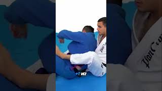 Novas técnicas o Berimbolo como defesa e ataque bjjshorts jiujitsubrasil jiujitsuviciado [upl. by Rosene]