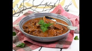 Gulasch  Einfaches Rezept für Rindsgulasch [upl. by Latreshia]