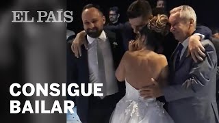 El baile de recién casados entre un hombre paralítico y su esposa que emociona a los internautas [upl. by Aanas]