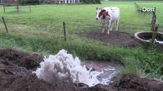 Waterleiding geraakt bij werkzaamheden in Markelo ook andere leiding lek Update [upl. by Wellesley]