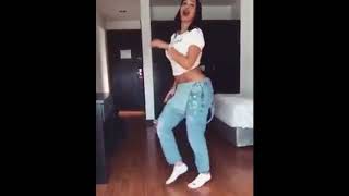 Colombiana bailando salsa a su estilo Música de el Gran Combo [upl. by Bernardina]