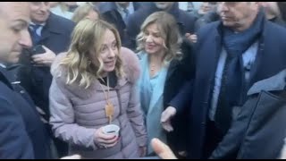 Giorgia Meloni ad Aosta tra selfie e quotBella Ciaoquot [upl. by Austina]