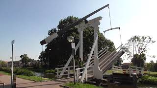 Brugopening Oranjebrug Nieuwerkerk ad IJssel Ophaalbrug Drawbridge Pont Levis Klappbrücke [upl. by Inna747]