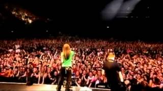 Avril Lavigne  Basket Case Cover Green Day Live in Dublin 2003 Legendado HD [upl. by Enedan]