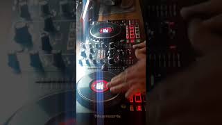 Numark Mixtrack Platinum FX  Jump Around Scratch Intro [upl. by Spring581]