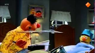 Bert en Ernie wetenschappelijk experiment met drums [upl. by Ybroc978]