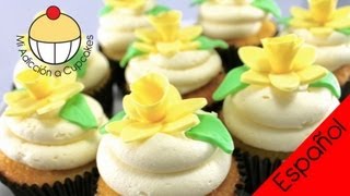 Cómo Hacer un Perfecto Remolino con Glaseado sobre un Cupcake  Cupcake Addiction [upl. by Jackquelin487]