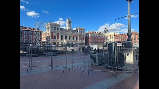 Comienza el montaje del escenario de la Plaza Mayor para los conciertos de fiestas [upl. by Ameehsat909]