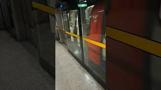 Jubilee line London Underground train arriving at London Bridge 6524 [upl. by Nwahshar]