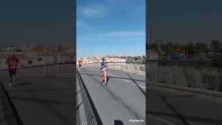 Dejándo los órganos internos por el camino😰😂mediamaraton 21km runninn runner strava diversion [upl. by Felten857]