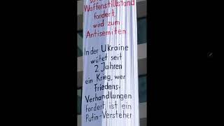 Mitarbeiter beim BR entrollt AntiKriegsBanner am Münchner Funkhaus [upl. by Eserahs866]