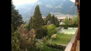 Hotel Traubenheim Dorf Tirol  Blick auf Meran [upl. by Eilrak]