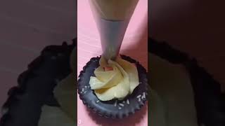 1 Nozzle  2 Easy Designs Wilton 2D caketutorial easycakedecorating videotutorial shortvideo [upl. by Gwenny670]