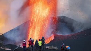 Volcán de La Palma  Cumbre Vieja se reactiva con una importante emisión de lava y cenizas [upl. by Eneres]