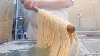 A Day of Worlds Largest Japanese Udon Noodles Restaurant  日式烏龍麵師傅的一天  Taiwanese Food [upl. by Bogie953]