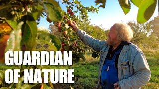 Incredible Organic Orchard Protects 350 Old Apple Varieties [upl. by Drhacir714]