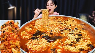 쫄깃쫄깃 오동통통 탱글탱글한 너구리 라면 먹방🍜 아삭한 김치랑 단무지까지  RAMYEON  MUKBANG  EATING SHOW  ASMR [upl. by Nesnaj]