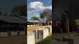 560 Diesel blowing smoke down the track tractor tractorpulling farmequipment international [upl. by Enialahs169]