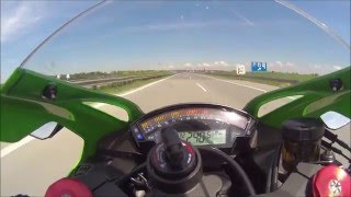 Kawasaki ZX10R vs Kawasaki ZX6R 636 [upl. by Hugon703]