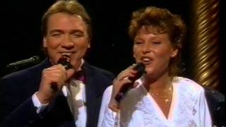 Vikingarna Lotta Engberg amp Sten Nilsson  Chanson DAmour Live Nyårsgala 1992 [upl. by Seira539]