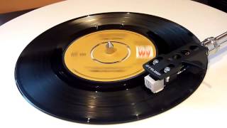 Stealers Wheel  Stuck In The Middle With You  Vinyl Play [upl. by Minnie]