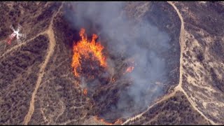 Santa Clarita fire Firefighters battling 460acre fire near near Castaic and Valencia  ABC7 [upl. by Ahtan558]