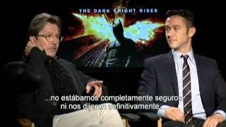 EL CABALLERO DE LA NOCHE ASCIENDE  Entrevista con Gary Oldman y Joseph GordonLevitt  Oficial WB [upl. by Ecirtnahs]