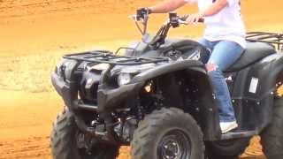 Yamaha Grizzly vs Yamaha Banshee [upl. by Errehs273]