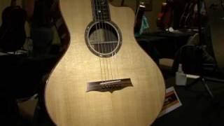 Luthier Thomas Fejoz Salon guitare Montréal [upl. by Nomrej942]