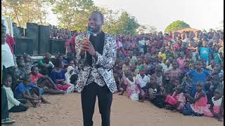 Rev Alexander Kambiri preaching at Msolokera Ground in Malomo Ntchisi [upl. by Teerell]