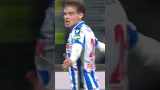 Jakob Trenskow jaagt de bal in de winkelhaak 🤯📐 [upl. by Staten]