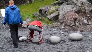 Levantamiento de piedras en Dritvík [upl. by Elleniad]