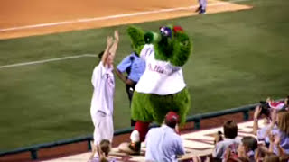 Phillie Phanatic Dancing with a Fan 92008 [upl. by Carine]