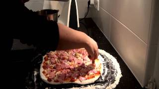 Pizza selber machen Pizza vom Grill Rezept [upl. by Letitia36]