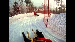 Une descente en luge au Massif de Charlevoix [upl. by Isiad360]