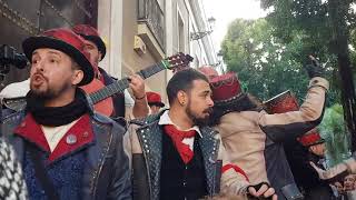 Comparsa Los mafiosos cantan el quotcredo de los peregrinosquot en Cádiz en el carnaval en la calle [upl. by Haldeman365]