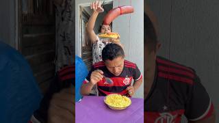 Ela viu a calabresa voadora humor comedia comida receitas casal food funny [upl. by Eedyak663]