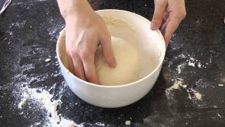 Zelf heerlijk pizzadeeg maken recept voor beginners [upl. by Rahcir]