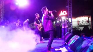 denden gonjalez  shesgone  live konser with voc band [upl. by Anoed140]