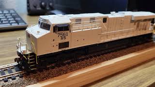 Athearn Genesis ES44DC 7561 [upl. by Atteragram]