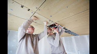 WEM Lehm Deckenheizung und Deckenkühlung  VerarbeitungMontage der Lehmplatten an der Decke [upl. by Midan288]